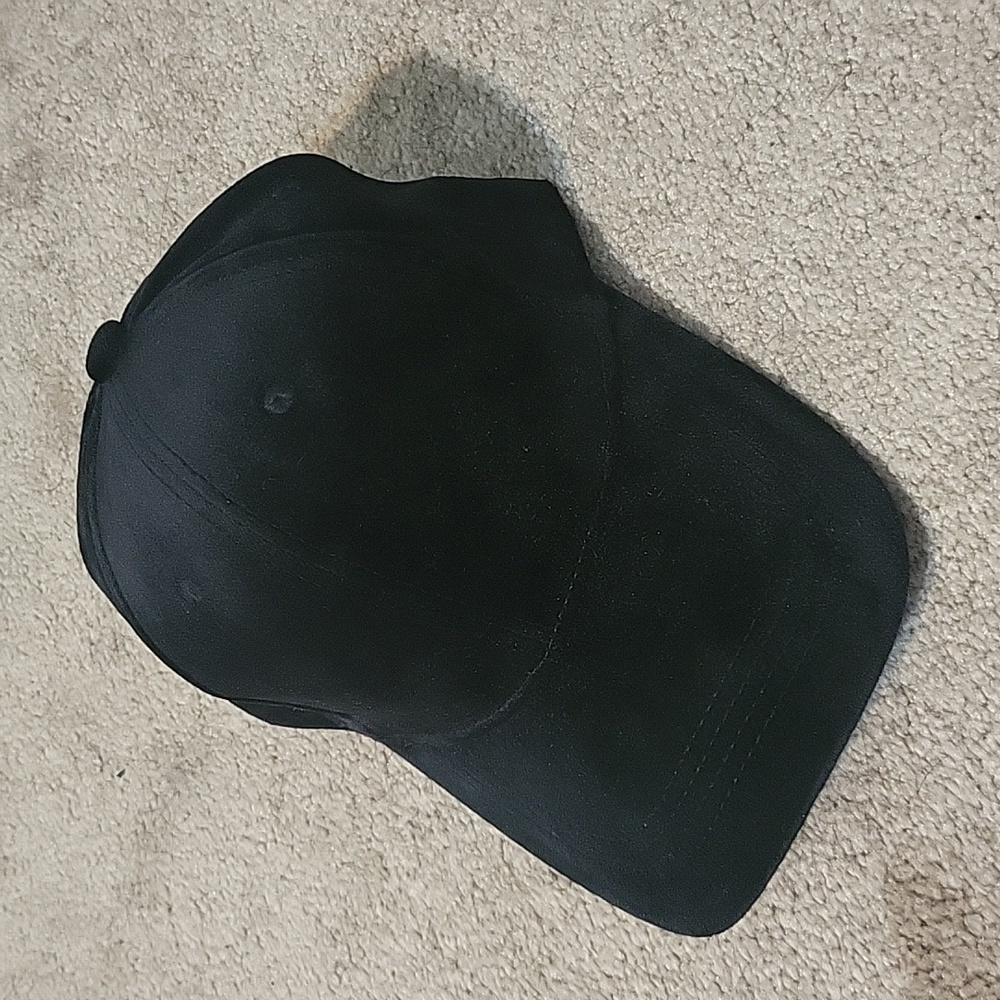 NWOT Velvet Baseball Hat - Black